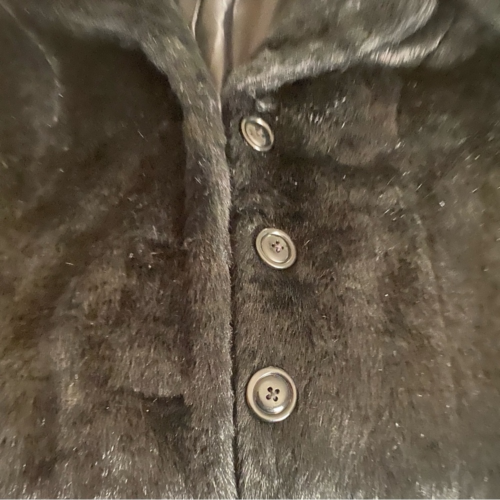Luxurious Faux Fur Coat - Selene Sport NWOT XL 50”L Black w/ 3 Buttons Very Warm - Picture 7 of 9